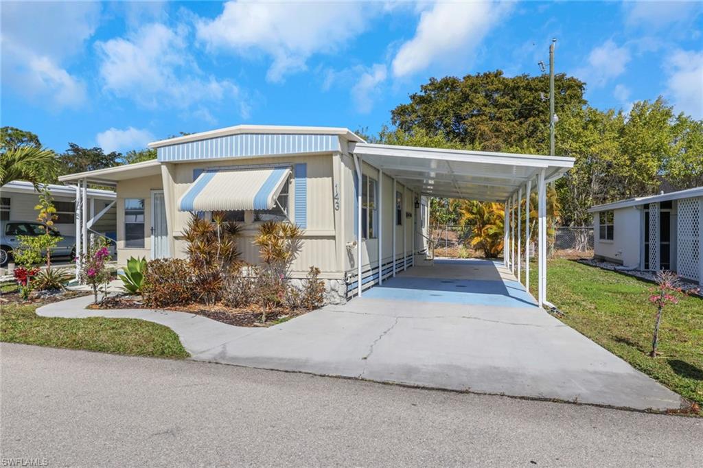 MOORHEAD MANOR - Residential