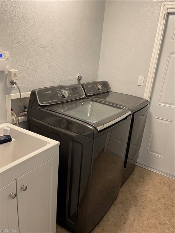 MIRROR LAKES - Residential