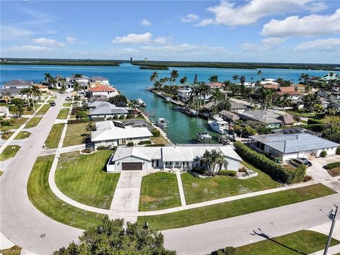 945 Sundrop CT MARCO ISLAND FL 34145