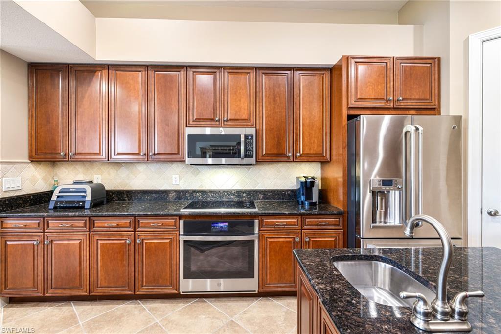 EMERSON SQUARE - Residential