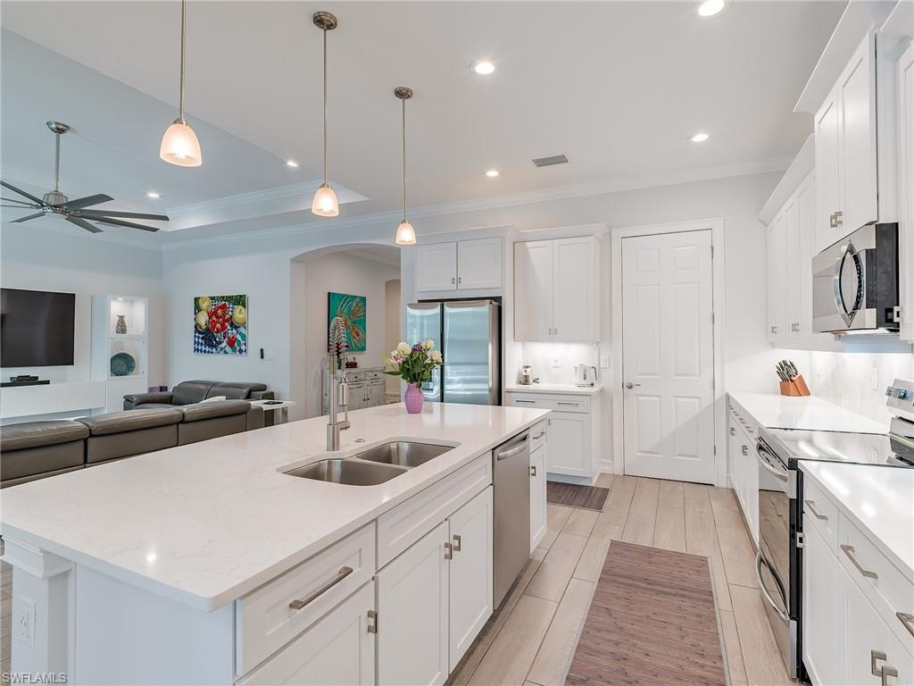 CALOOSA POINTE - Residential