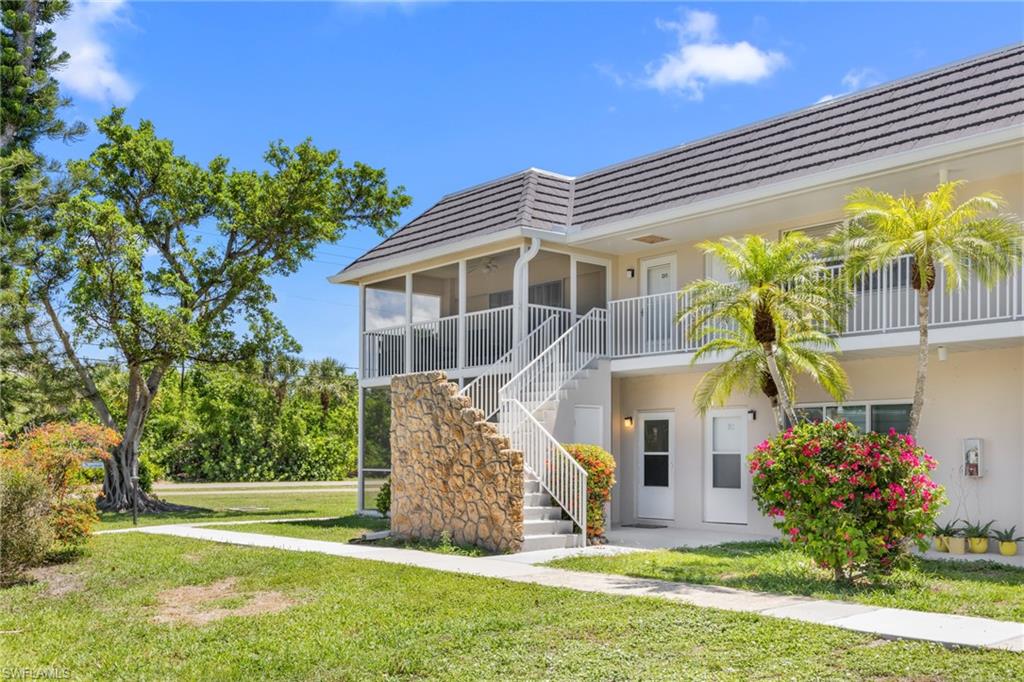 CAPTAINS WALK - Residential