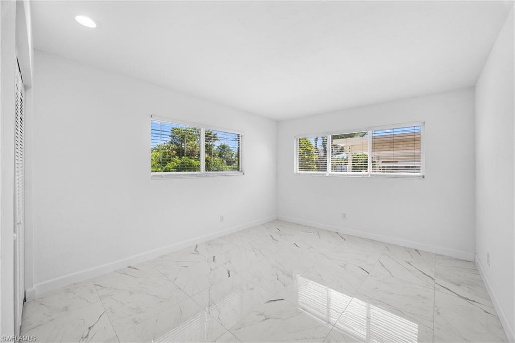 CAPTAINS WALK - Residential