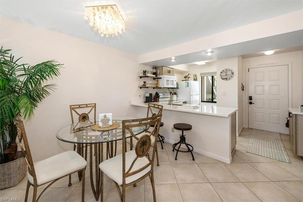 COURT OF PALMS - Residential