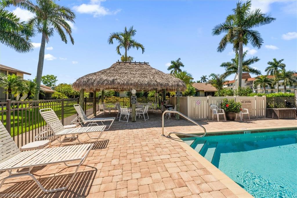 COURT OF PALMS - Residential