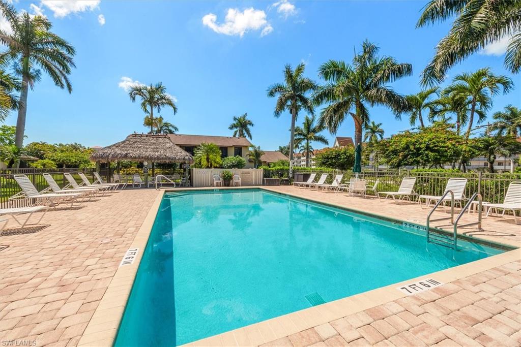 COURT OF PALMS - Residential