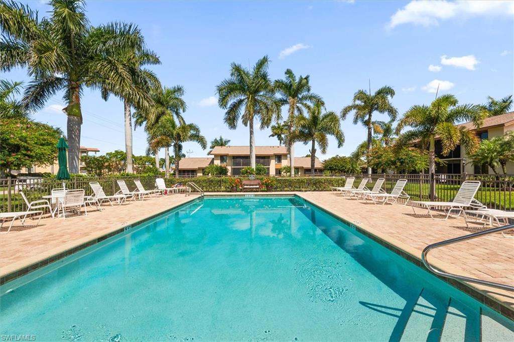 COURT OF PALMS - Residential