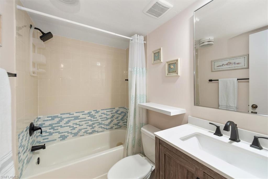 COURT OF PALMS - Residential