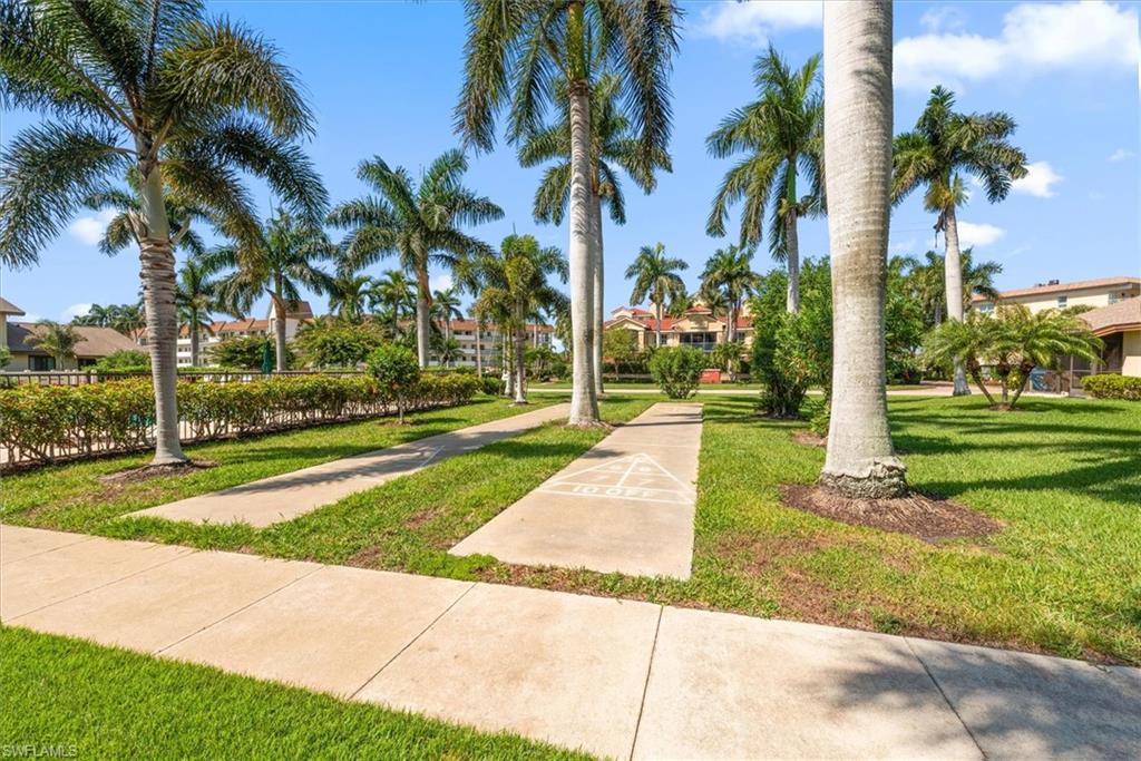 COURT OF PALMS - Residential