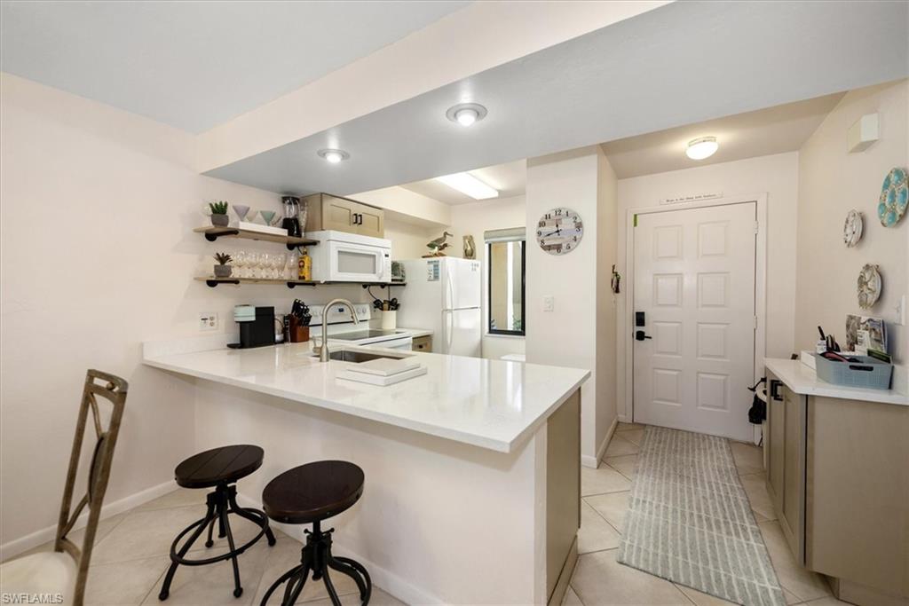 COURT OF PALMS - Residential