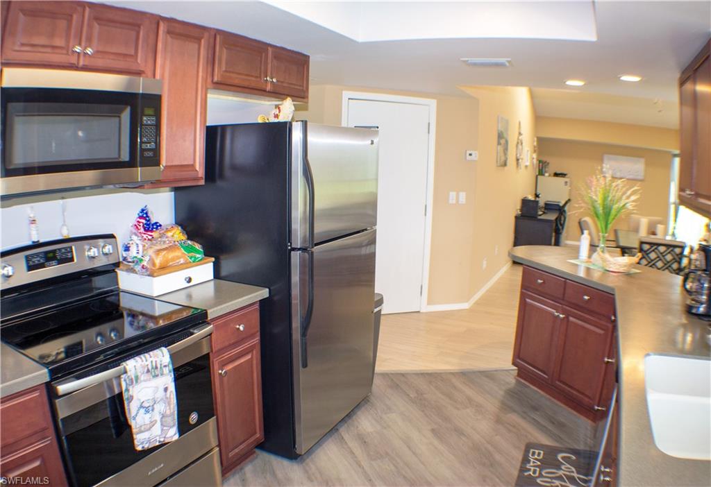 COUNTRY CLUB ESTATES - Residential