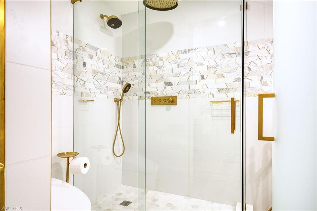 ADMIRALTY POINT - Residential