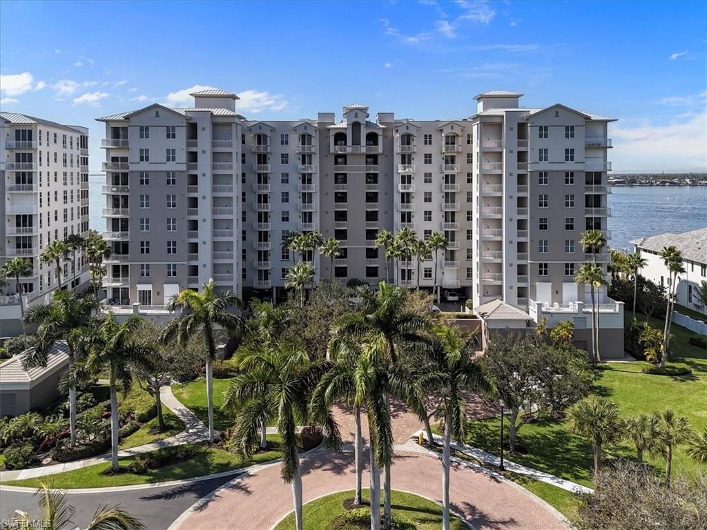 THE SHORES - Residential