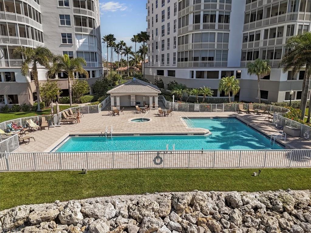 THE SHORES - Residential