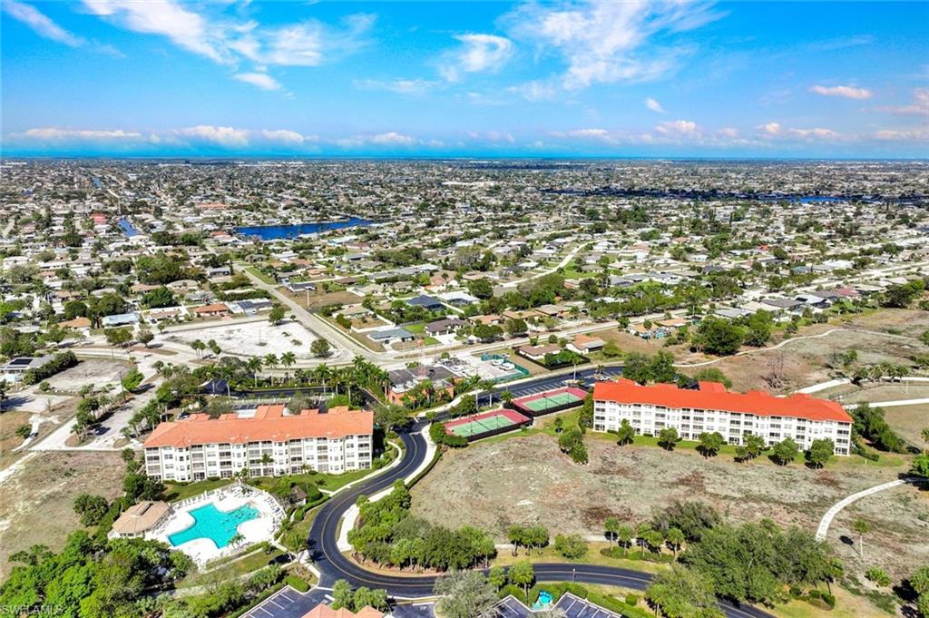 CLUBHOUSE VILLAS - Residential