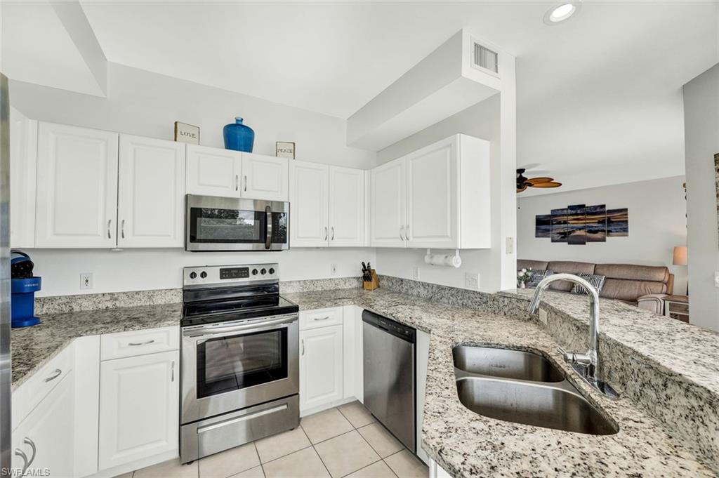 CLUBHOUSE VILLAS - Residential