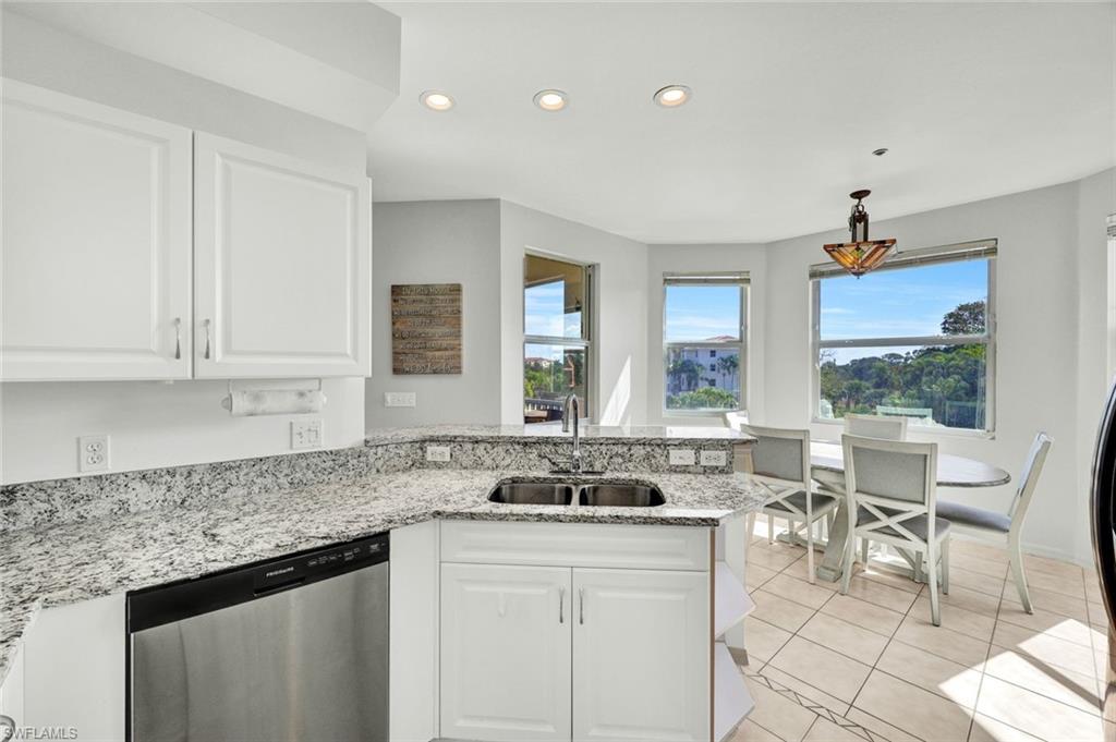 CLUBHOUSE VILLAS - Residential