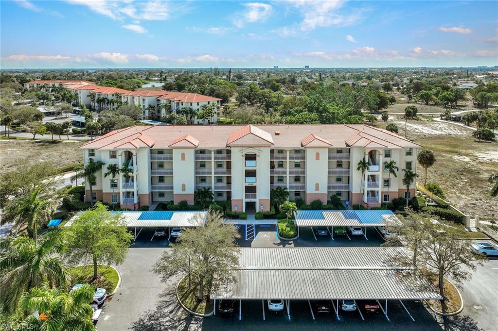 CLUBHOUSE VILLAS - Residential