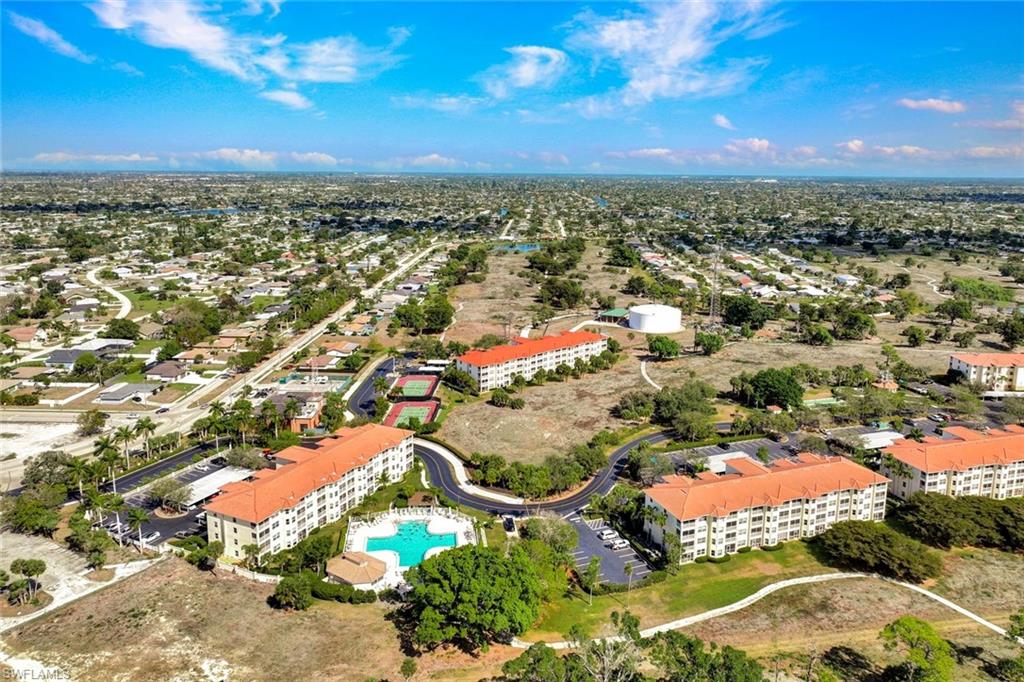 CLUBHOUSE VILLAS - Residential