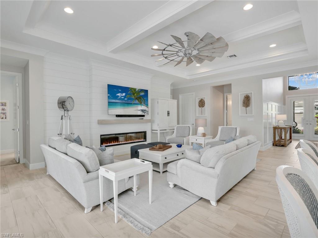 VALENCIA TRAILS - Residential