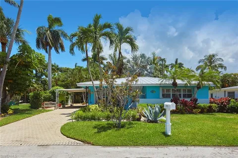 1711 Smugglers Cv, Naples, FL 34112 - #: 224055970
