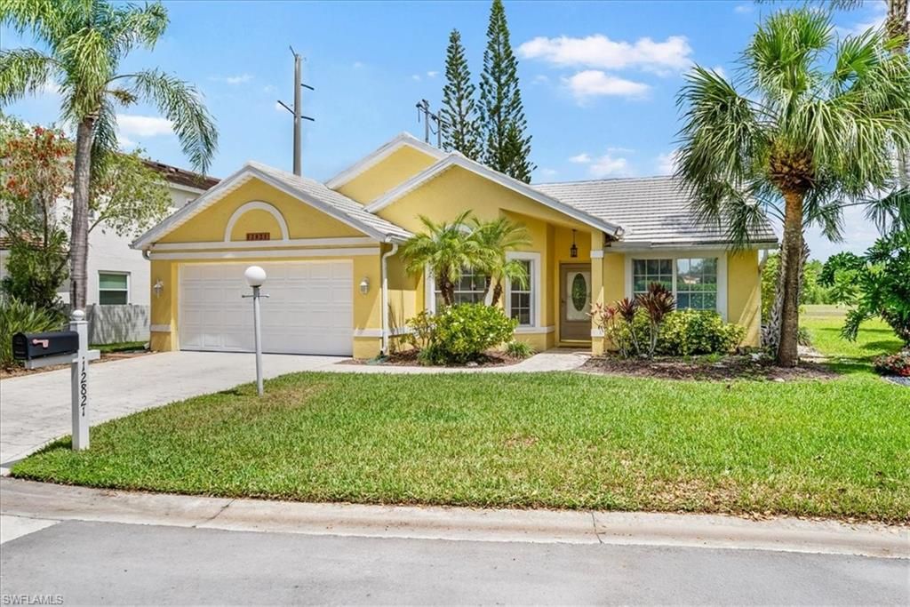 Photo of 12821 EAGLE POINTE CIR Cir, FORT MYERS, FL 33913 (MLS # 226013739)