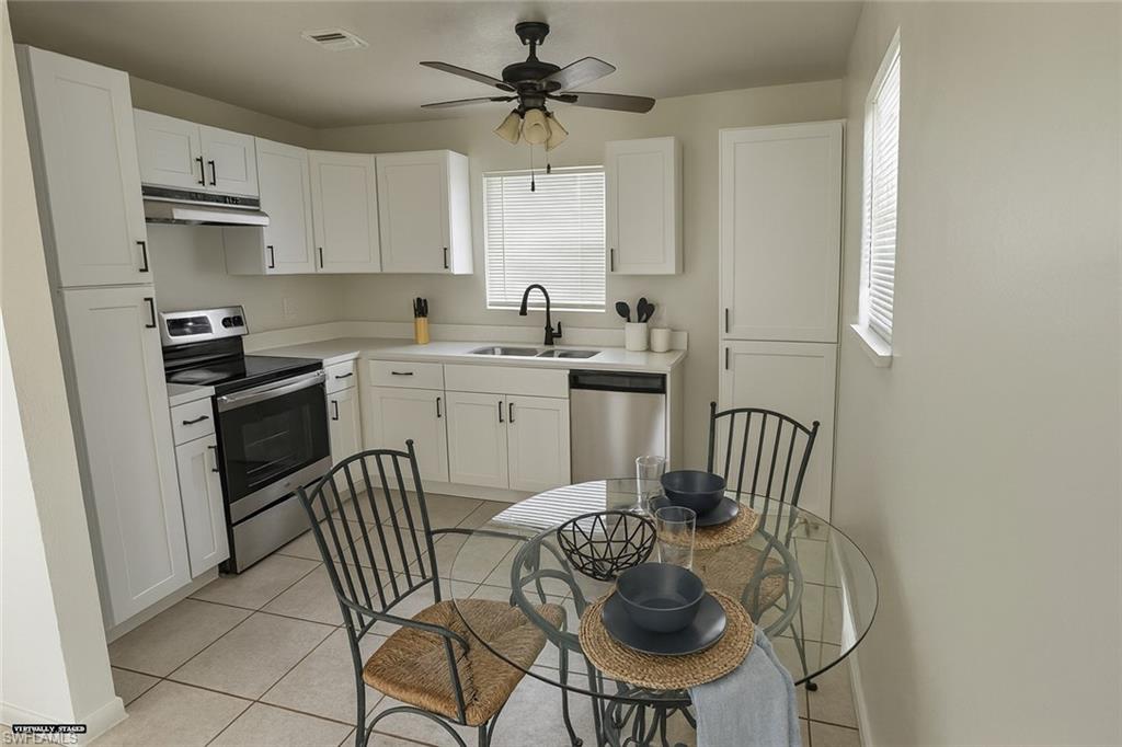 NAPLES MANOR - Residential