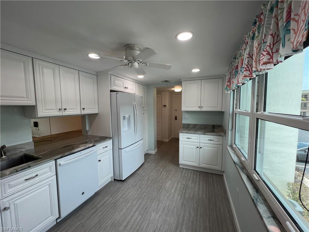 SEVEN LAKES - Residential