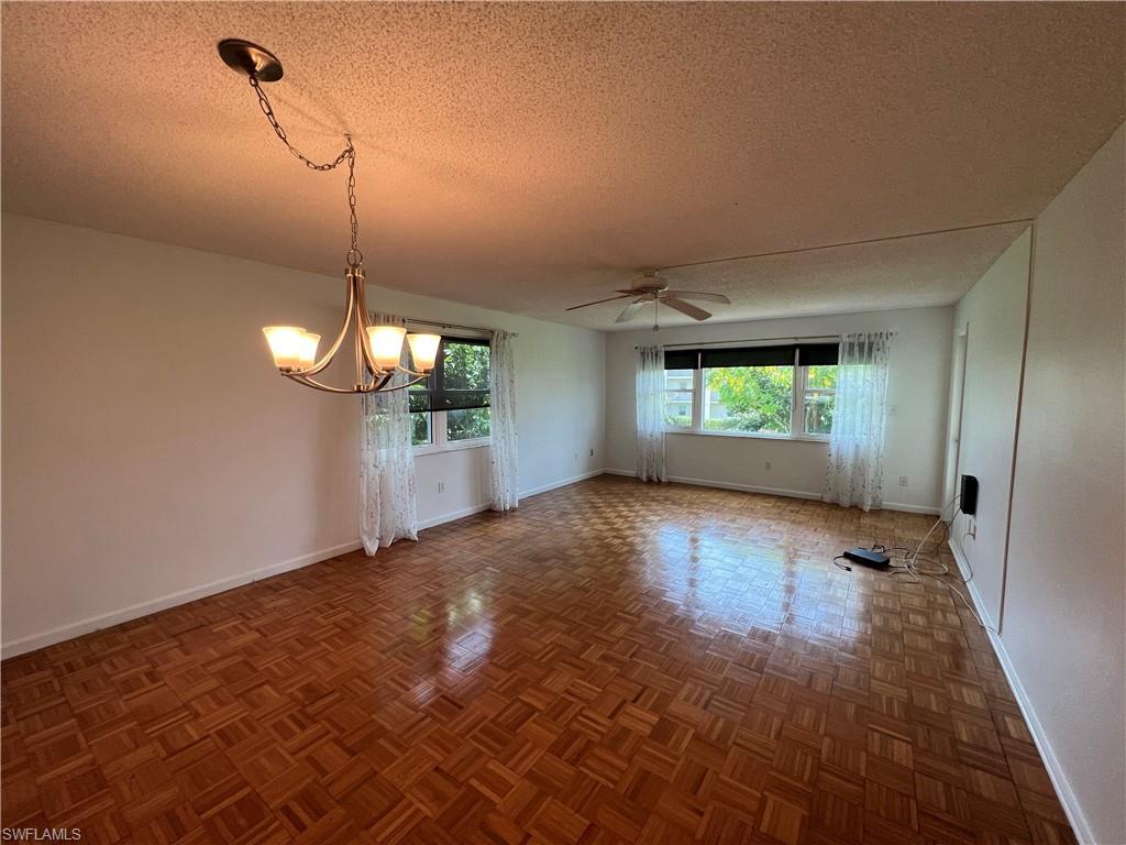 SEVEN LAKES - Residential