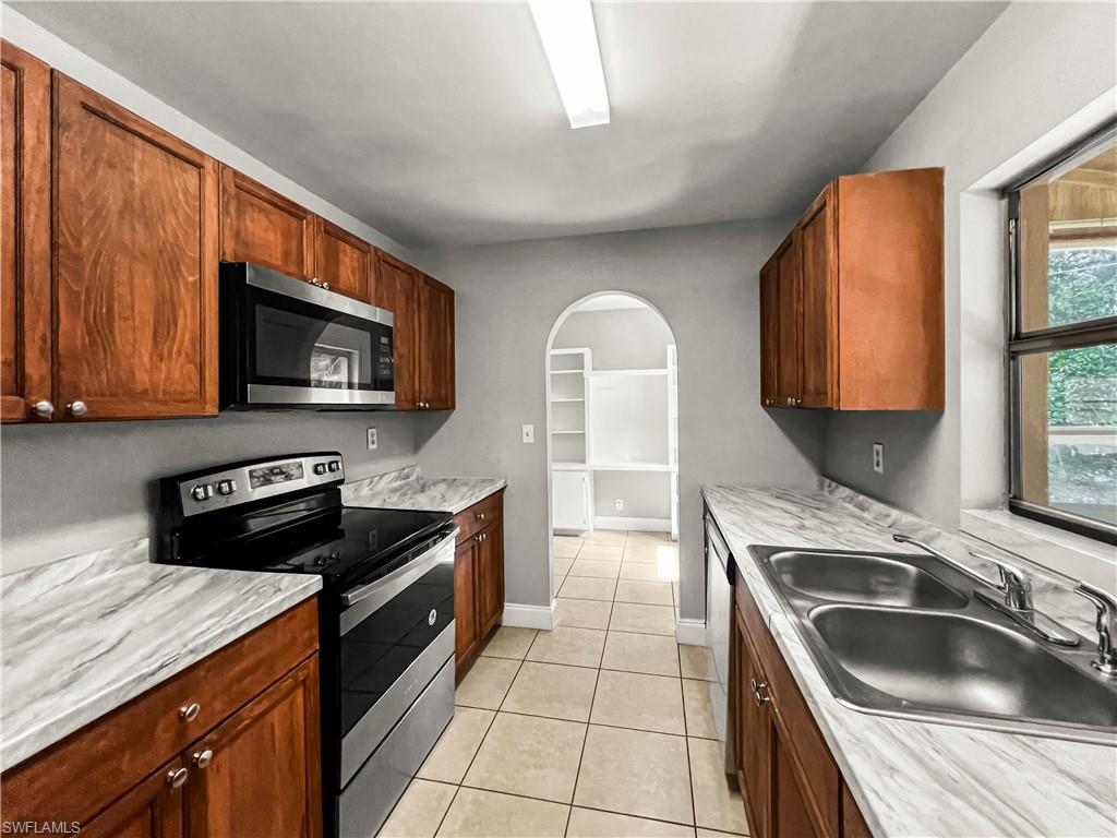 SAN CARLOS PARK SOUTHWEST ADDITION - Residential Lease