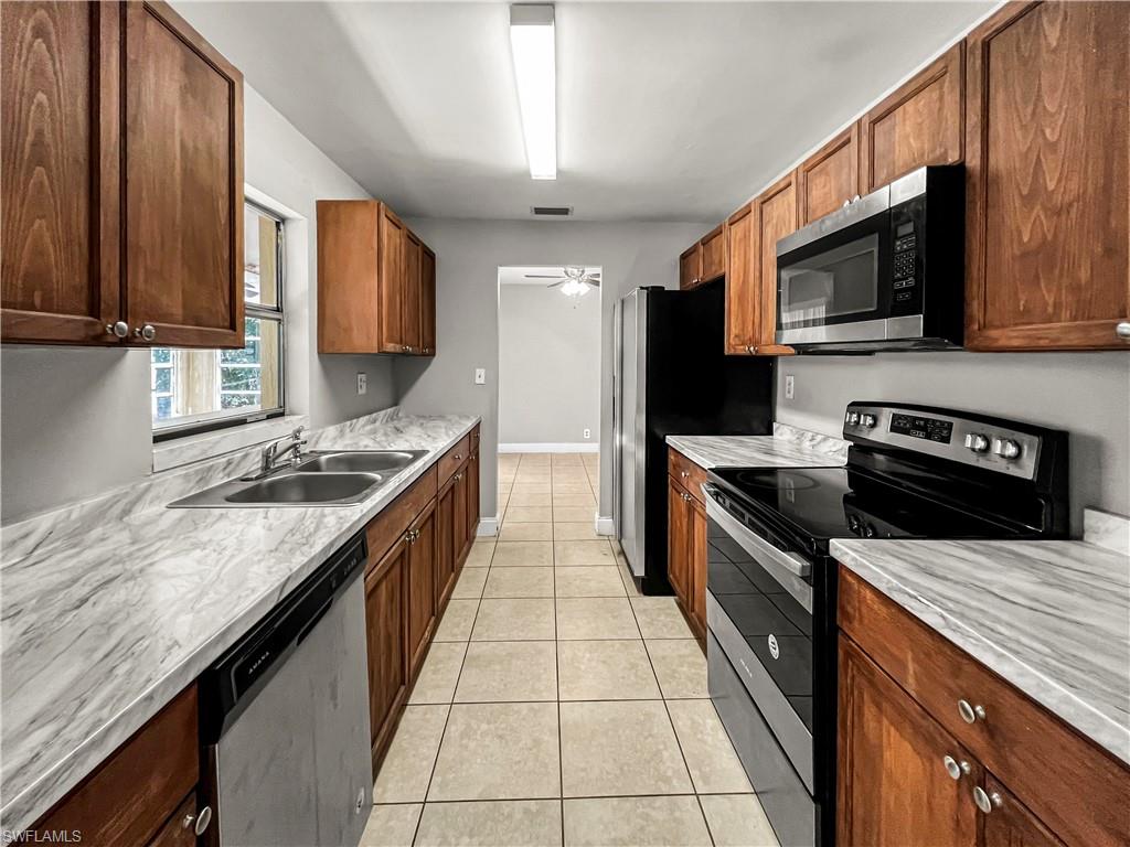 SAN CARLOS PARK SOUTHWEST ADDITION - Residential Lease