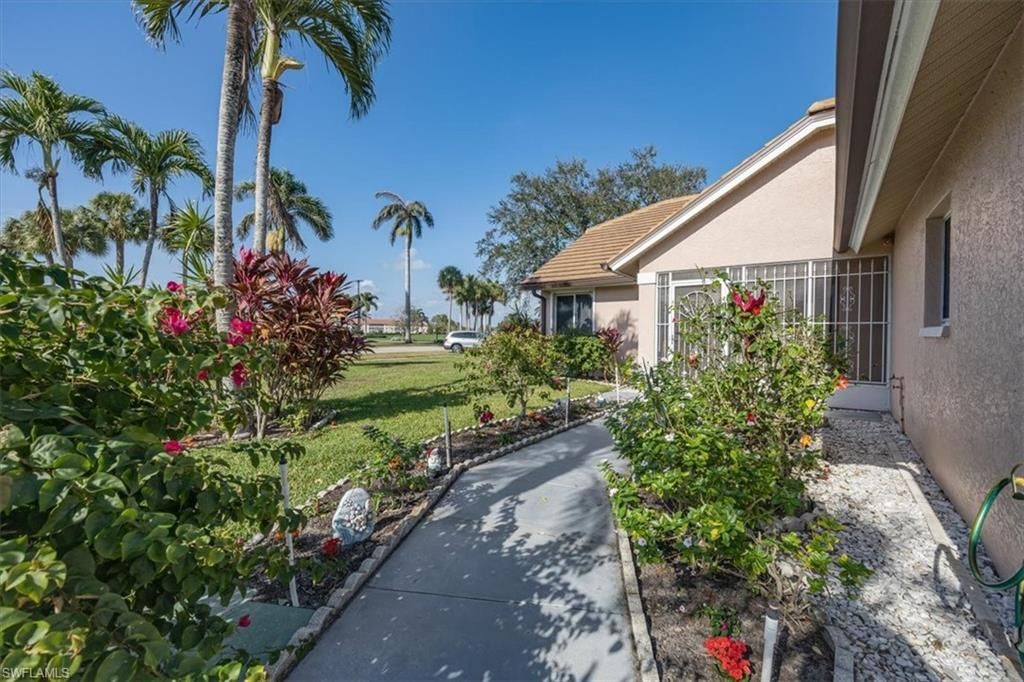 Photo of 6094 Westbourgh DR, NAPLES, FL 34112 (MLS # 226013398)