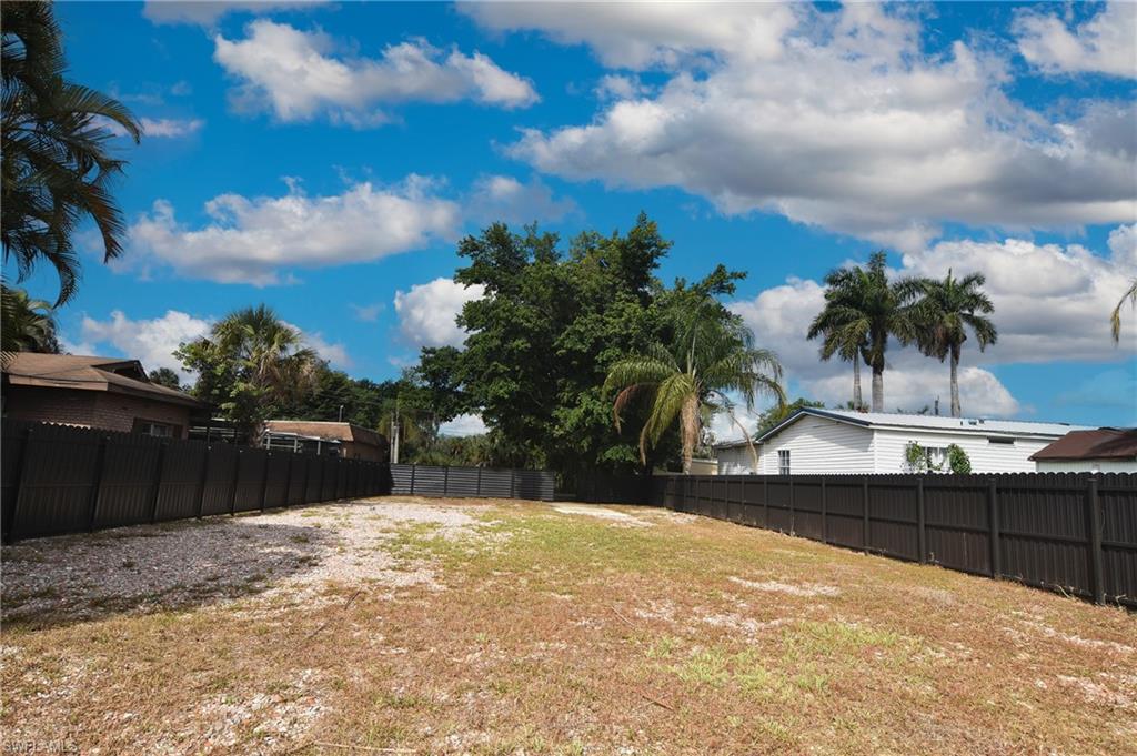 FORT MYERS SHORES - Land