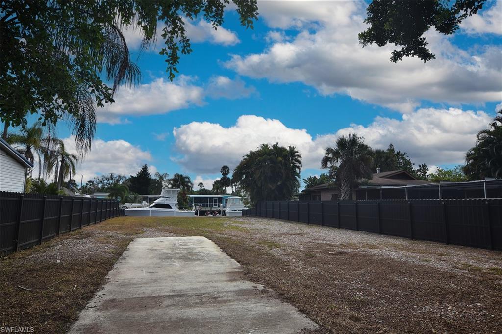 FORT MYERS SHORES - Land