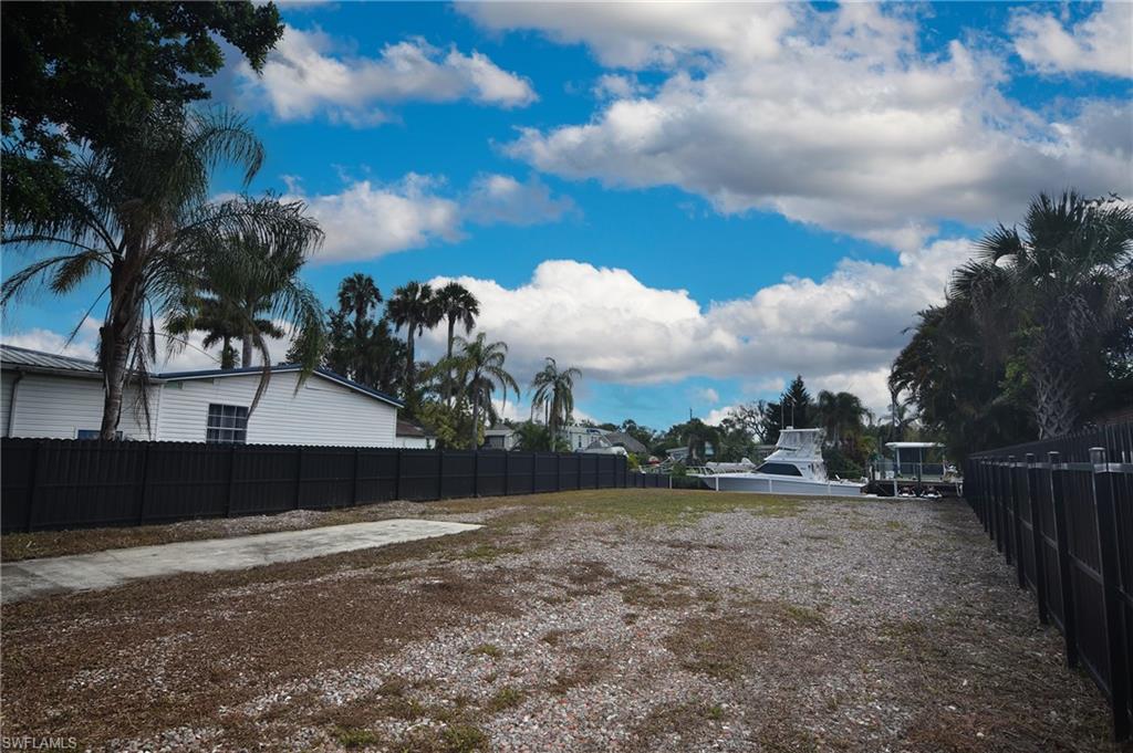 FORT MYERS SHORES - Land