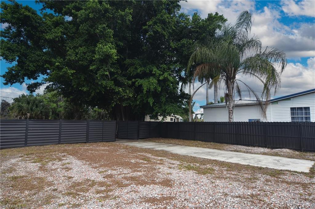 FORT MYERS SHORES - Land