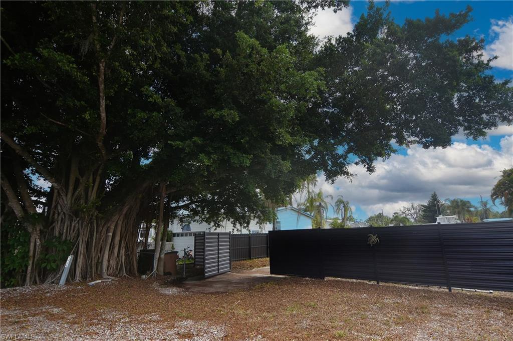 FORT MYERS SHORES - Land