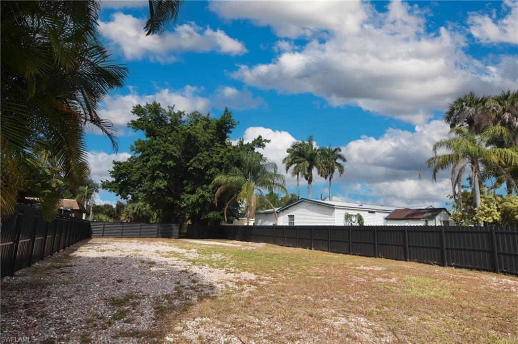 FORT MYERS SHORES - Land