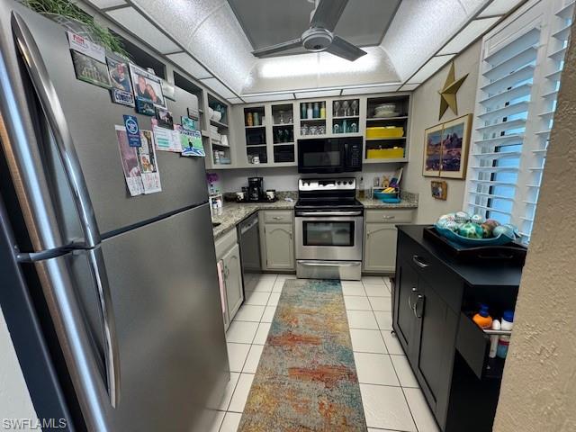 SEVEN LAKES - Residential Lease