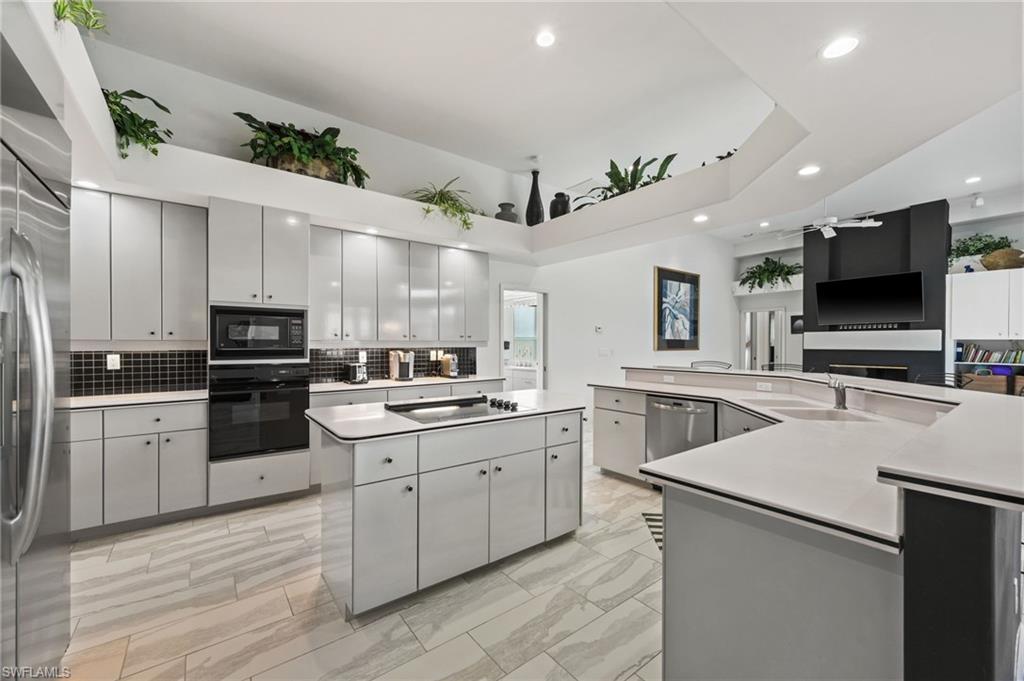 OLDE HICKORY GOLF & COUNTRY CLUB - Residential