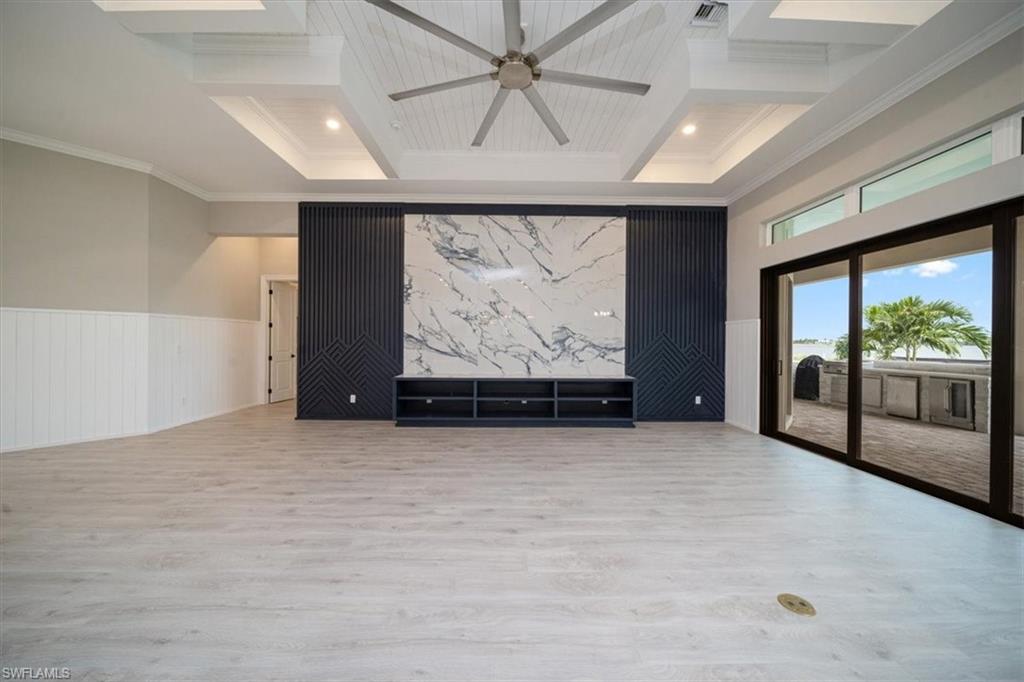 ESPLANADE LAKE CLUB - Residential