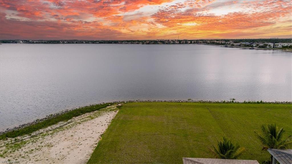 ESPLANADE LAKE CLUB - Residential