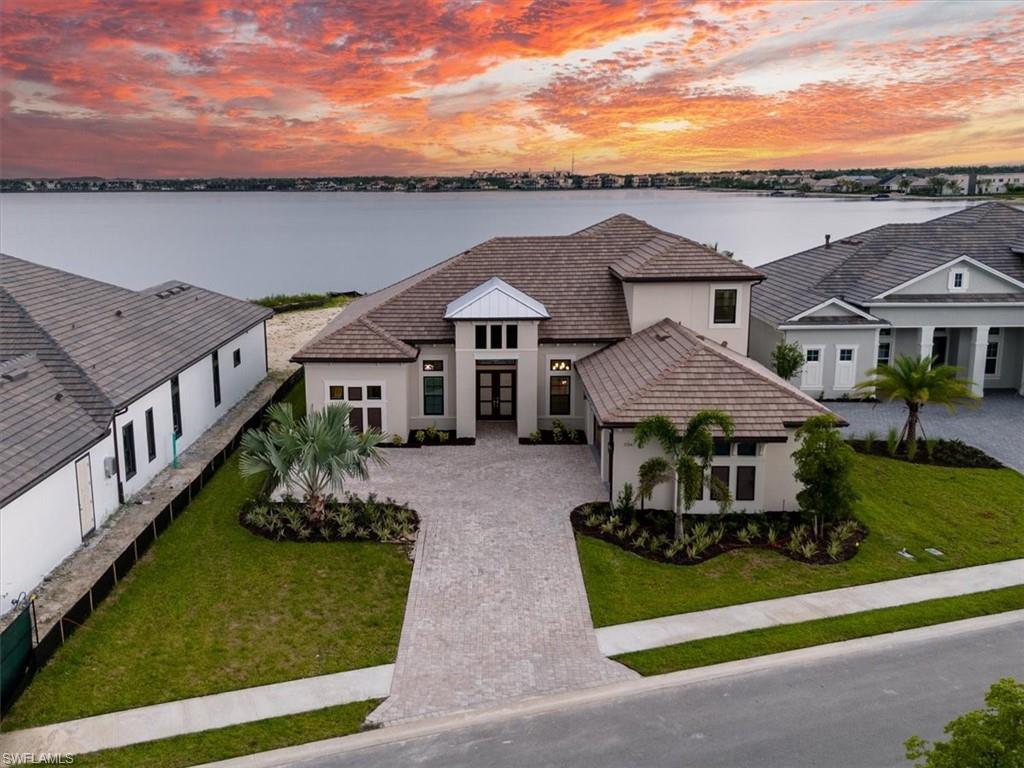 ESPLANADE LAKE CLUB - Residential