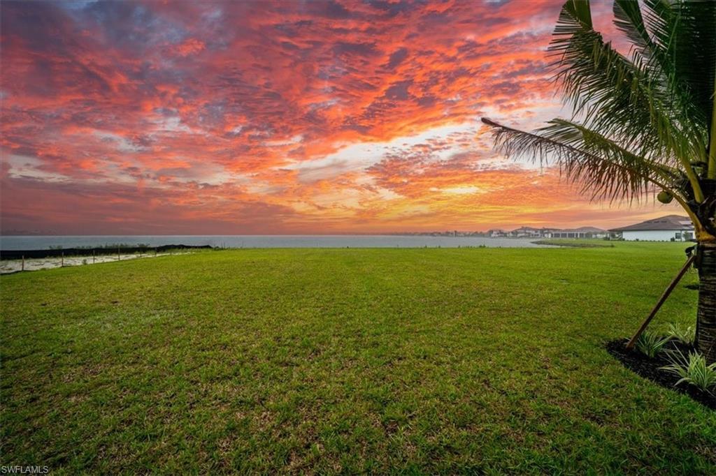 ESPLANADE LAKE CLUB - Residential