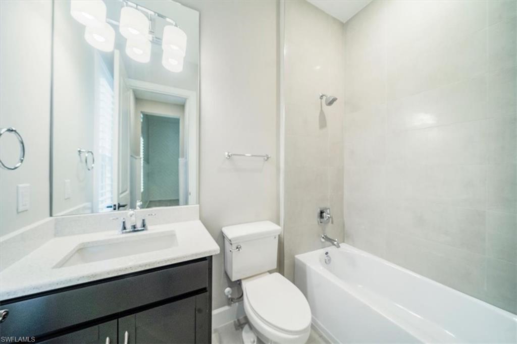 ESPLANADE LAKE CLUB - Residential