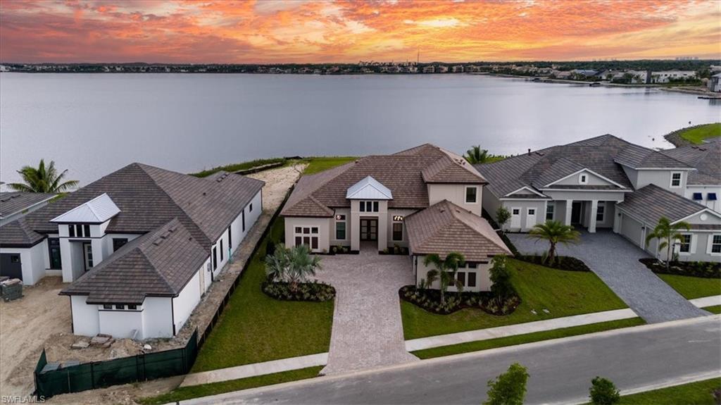 ESPLANADE LAKE CLUB - Residential