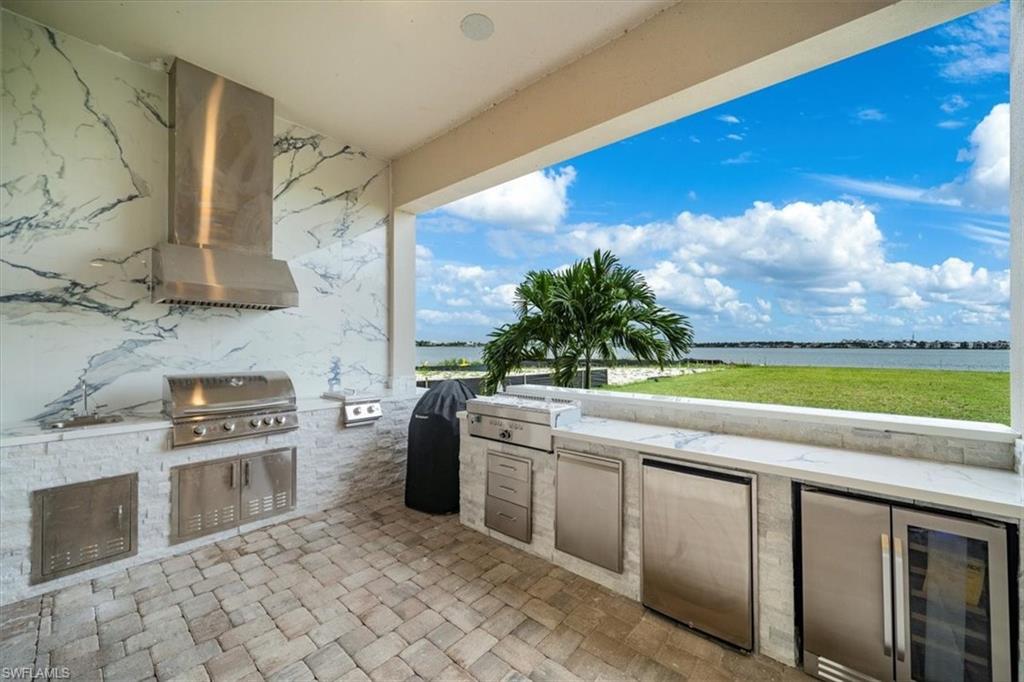 ESPLANADE LAKE CLUB - Residential