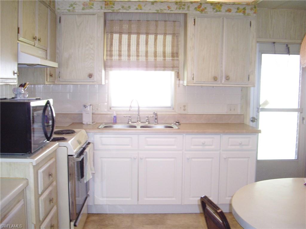 LAUREL ESTATES MOBILE HOME VIL - Residential