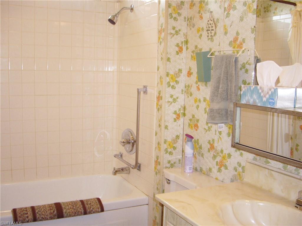 LAUREL ESTATES MOBILE HOME VIL - Residential