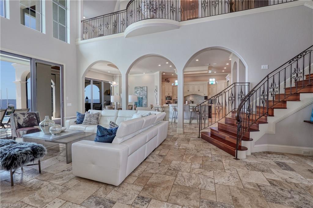 YACHT CLUB - Residential